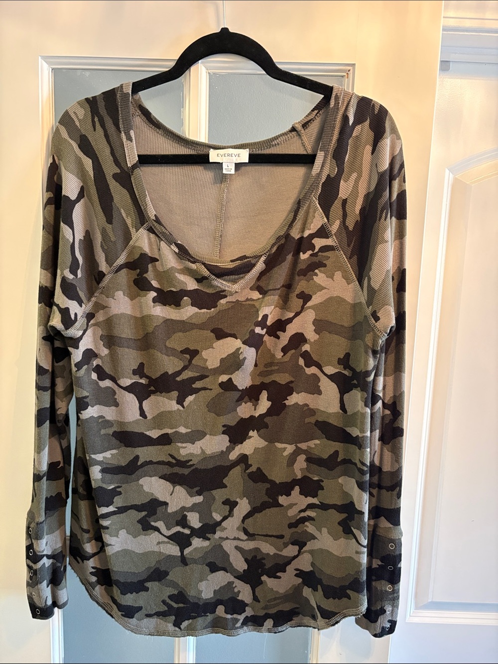 Evereve Women's Olive and Tan Camo Scoop Neck Long Sleeve Top